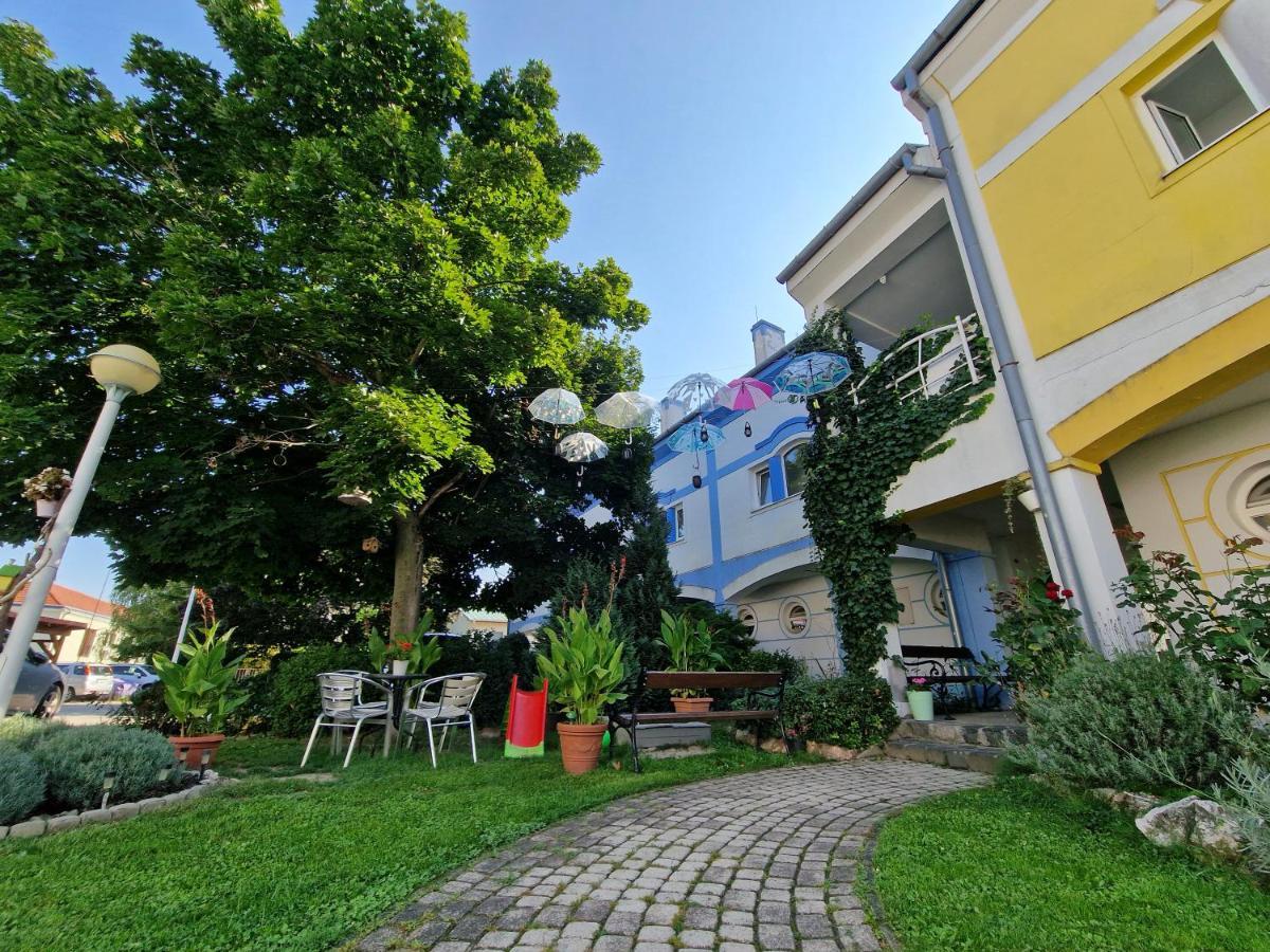 Rozina Apartman โมชนมายารูวาร์ ภายนอก รูปภาพ